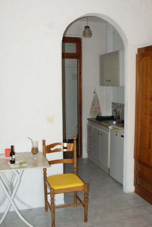 Hotel Agni -Enoikiazomena Diamerizmata Kallithea  Экстерьер фото